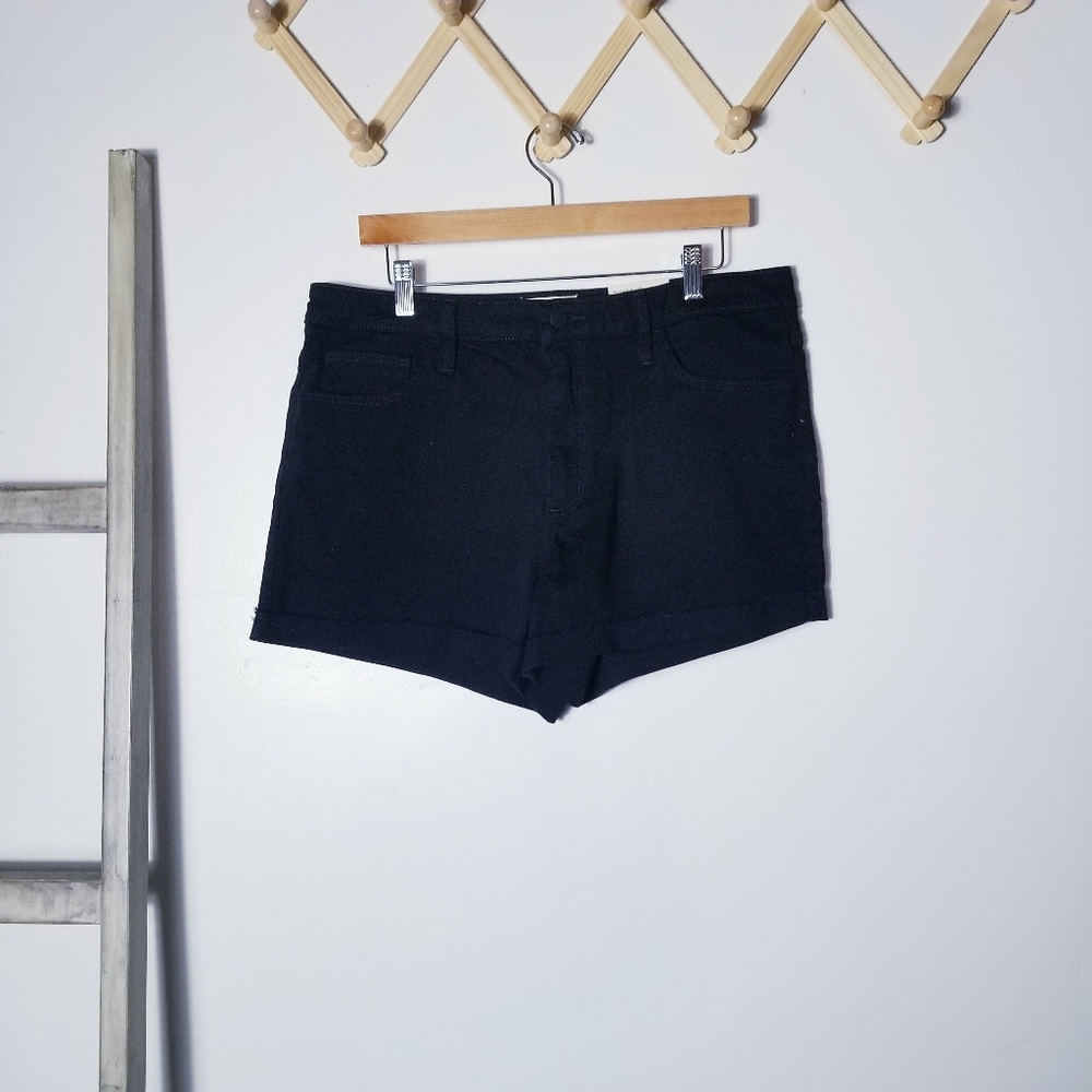 NWT UNIVERSAL THREAD HIGH RISE MIDI BLACK SHORTS SIZE 14R
